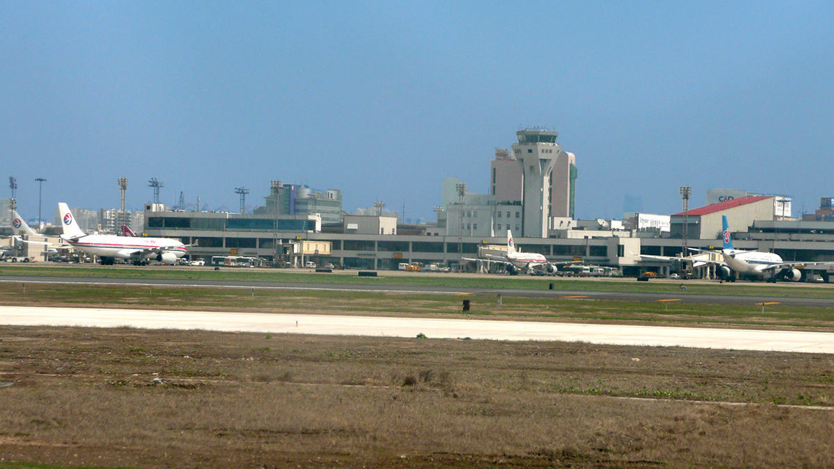 Flying To Shanghai Hongqiao