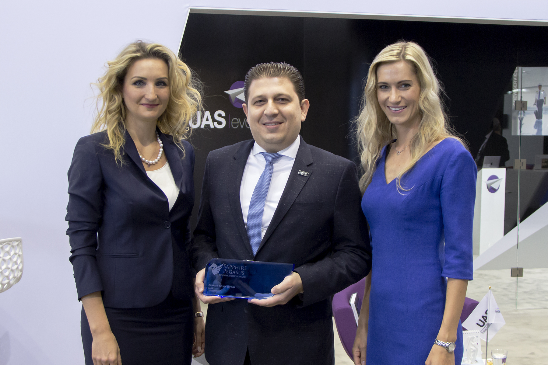 UAS Presented With Sapphire Pegasus Award At EBACE