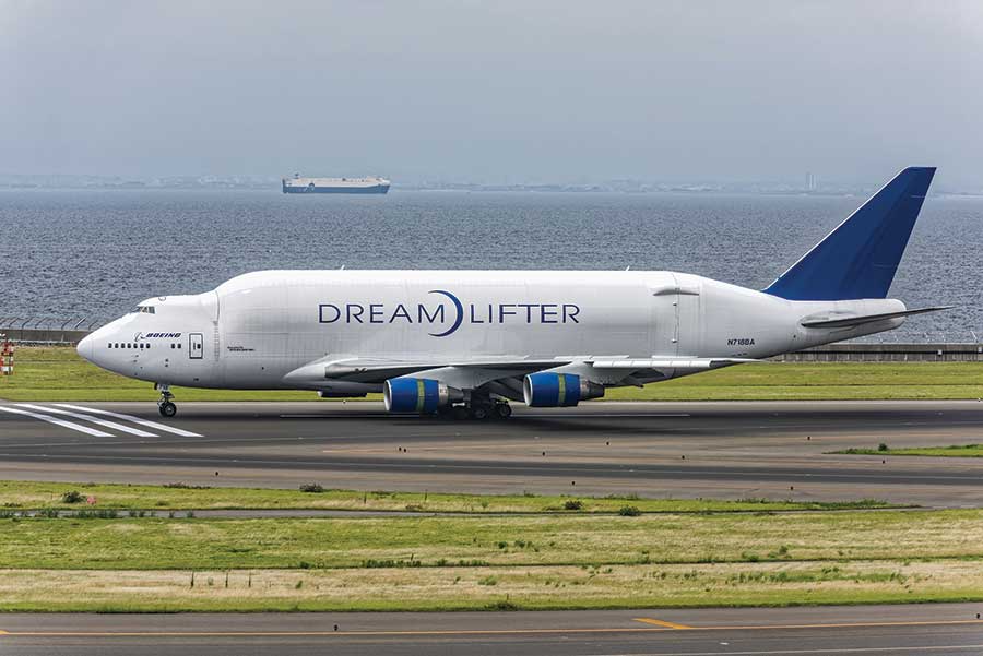 Unique Flying Machines: Boeing 747 LCF Dreamlifter